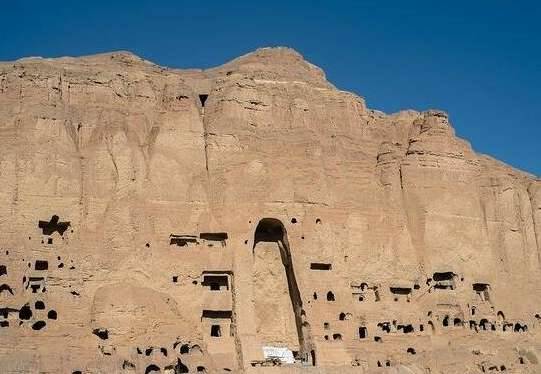 巴米扬石窟：世界上最高的古代佛像