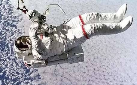 太空遇难的宇航员的尸体为什么不能够运回地球 不能够运回地球的原因是什么
