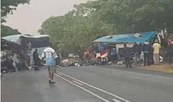 津巴布韦小巴相撞至少11人死亡,另有多人受伤
