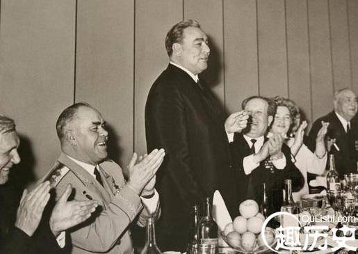 勃列日涅夫的时代 :在笑话中 苏联陷入泥潭