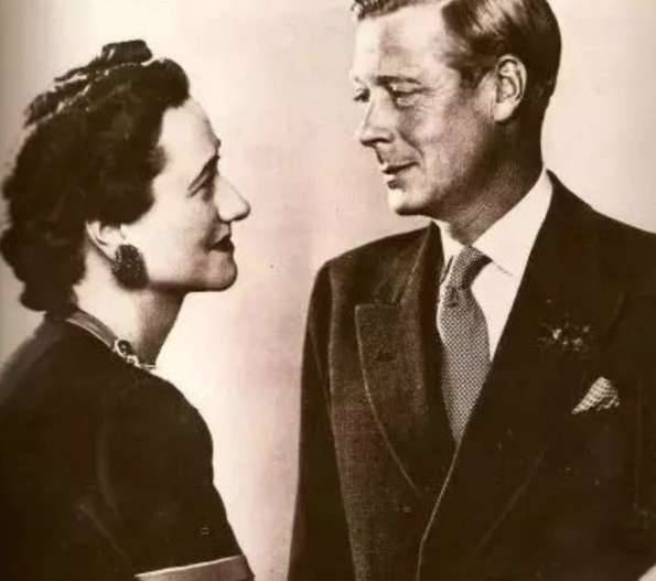 英国历史上的“千古绝唱”:他不爱江山爱美人,为她放弃王位