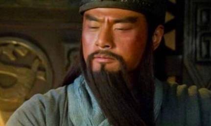 曹操知道关羽要立功后离去,为何还让他出战颜良文丑?