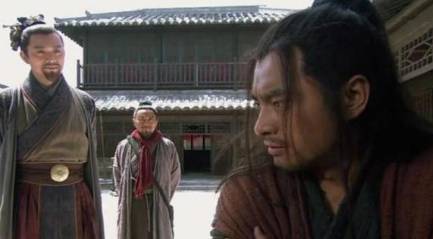 林冲棒打洪教头时，为什么说武松没在柴进庄上？