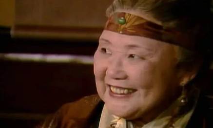 在游园过程中,刘姥姥和薛宝钗两人为何相看两相厌?