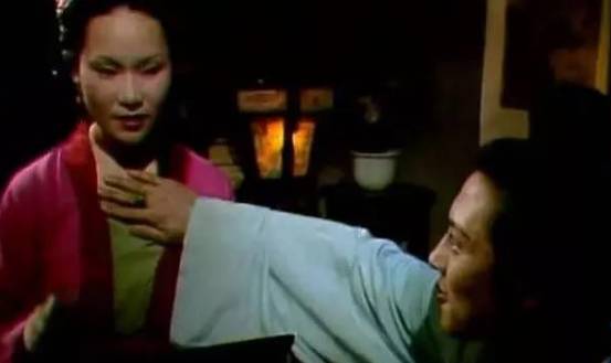 《红楼梦》中那些偷情的女人！秦可卿为何要不时地换内衣？