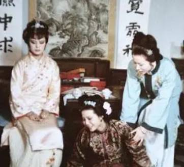 红楼梦中探春与生母赵姨娘之间的相爱相杀