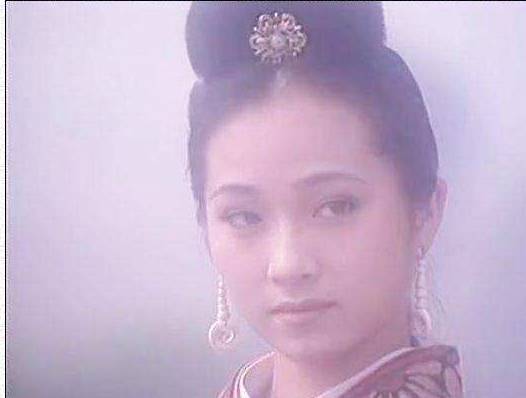 烽火戏诸侯的背锅侠，历史上的褒姒之谜