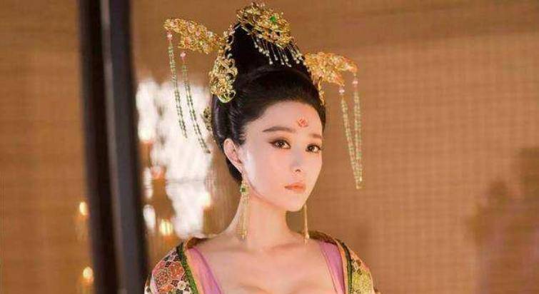 唐玄宗为何容忍杨贵妃为安禄山洗澡？