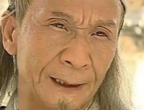 韦一笑的师傅是谁？师傅名字叫什么？
